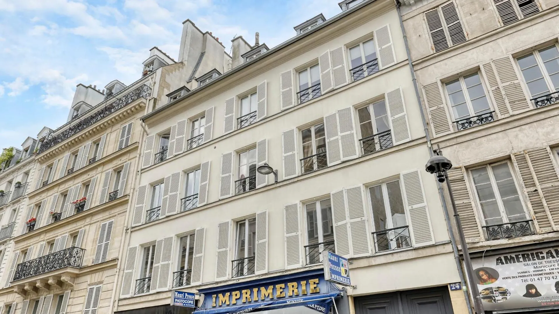 Large Duplex Flat In A Courtyard - Trendy Paris 10 Apartment